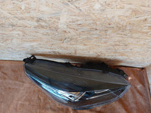 Laden Sie das Bild in den Galerie-Viewer, Frontscheinwerfer Ford Kuga GV4113W029FD 13W029 LED Rechts Headlight