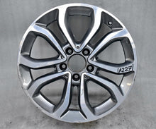 Laden Sie das Bild in den Galerie-Viewer, 1x Alufelge 17 Zoll 7.0" 5x112 48 5ET A2054010200 Mercedes-Benz S205 W205 A205 FEL3713065656jw