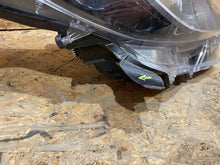 Load image into Gallery viewer, Frontscheinwerfer Toyota 4 Yaris S2508P011-M Rechts Scheinwerfer Headlight