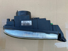 Laden Sie das Bild in den Galerie-Viewer, Frontscheinwerfer Iveco I 5801745452 Rechts Scheinwerfer Headlight SCH3843982209vz