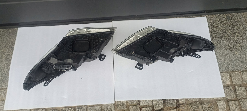 Frontscheinwerfer Renault Megane III 260100017R 260600017R Rechts oder Links