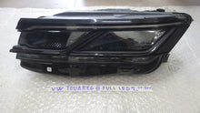 Laden Sie das Bild in den Galerie-Viewer, Frontscheinwerfer VW Touareg 761941081A LED Links Scheinwerfer Headlight