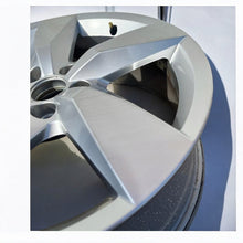 Load image into Gallery viewer, 1x Alufelge 17 Zoll 6.5&quot; 5x100 39ET Glanz Silber 2GM601025 VW T-Cross Rim Wheel