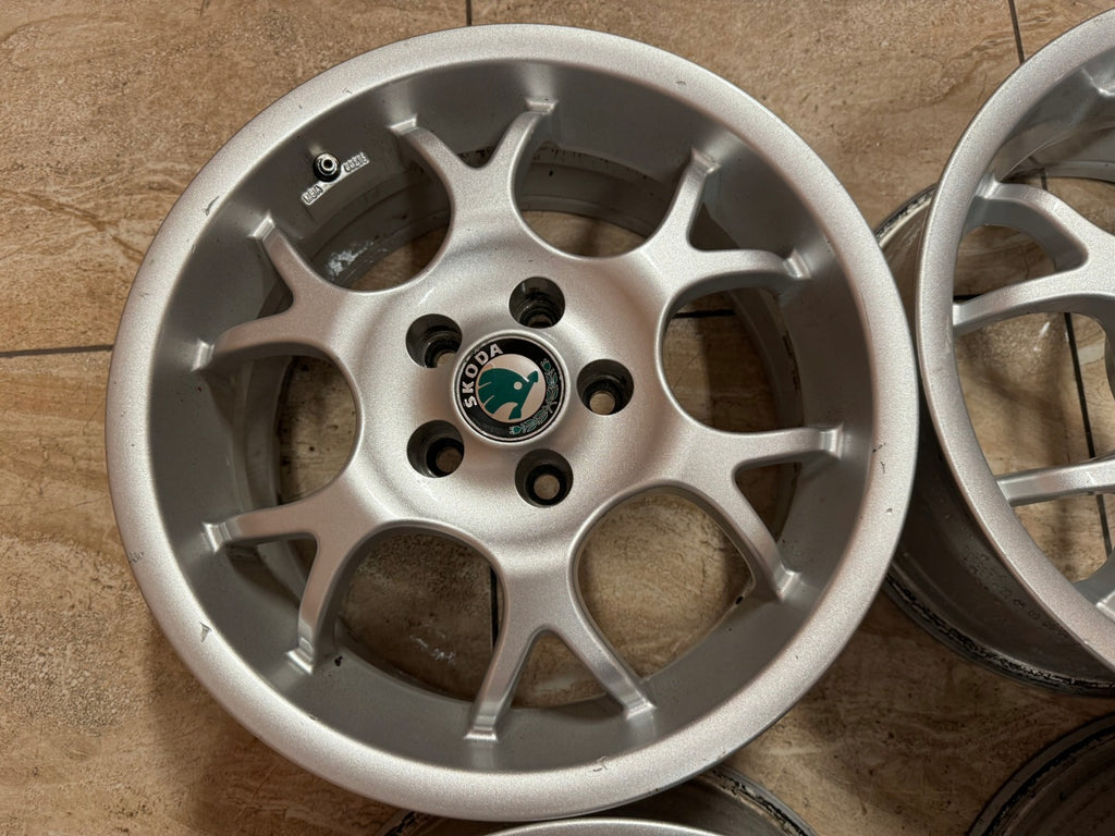 4x Alufelge 15 Zoll 7.0" 5x100 35ET Glanz Silber Seat I Rim Wheel FEL9594918644qp