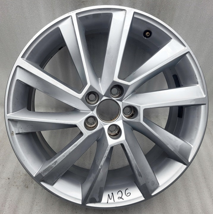 1x Alufelge 17 Zoll 6.5" 5x100 40ET Glanz Silber 657601025D Mg Scala Kamiq FEL9015777695nq