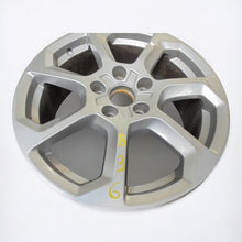 Laden Sie das Bild in den Galerie-Viewer, 1x Alufelge 17 Zoll 7.0&quot; 5x112 45ET Silber 81A601025D Audi Q2 Rim Wheel