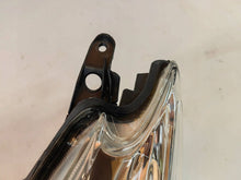 Laden Sie das Bild in den Galerie-Viewer, Frontscheinwerfer Toyota Prius Plus CCI2286 Links Scheinwerfer Headlight SCH1913196957tp