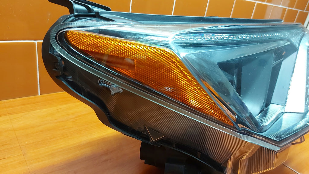 Frontscheinwerfer Toyota W3050 LED Rechts Scheinwerfer Headlight SCH1057704727vn