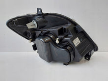 Laden Sie das Bild in den Galerie-Viewer, Frontscheinwerfer Mercedes-Benz Sprinter 906 9068200161 Links Headlight