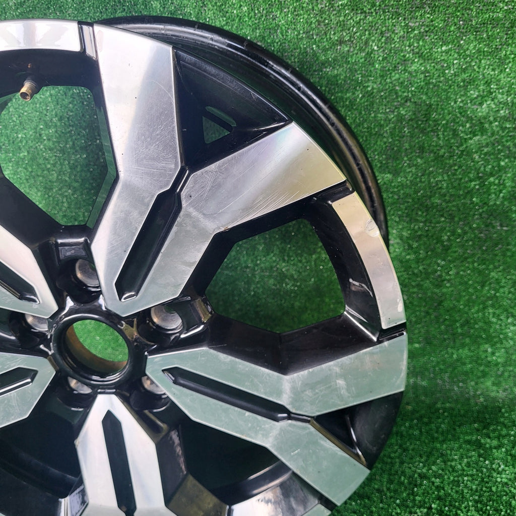 1x Alufelge 17 Zoll 6.5" 5x114.3 50ET 403005180R Dacia Duster Rim Wheel