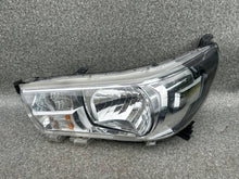 Laden Sie das Bild in den Galerie-Viewer, Frontscheinwerfer Toyota Hilux VIII Links Scheinwerfer Headlight SCH3387295682nq
