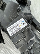 Laden Sie das Bild in den Galerie-Viewer, Frontscheinwerfer Dacia Duster 260609367R Links Scheinwerfer Headlight