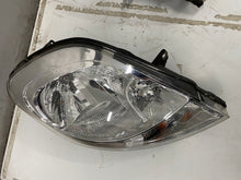 Laden Sie das Bild in den Galerie-Viewer, Frontscheinwerfer Renault Trafic Ein Stück (Rechts oder Links) Headlight