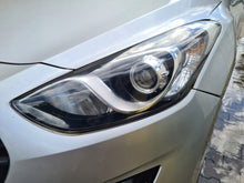 Laden Sie das Bild in den Galerie-Viewer, Frontscheinwerfer Hyundai I30 Links Scheinwerfer Headlight