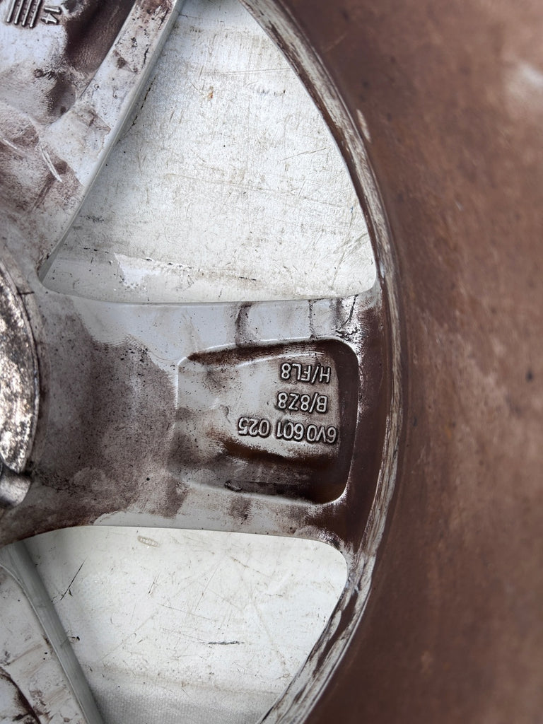 1x Alufelge 16 Zoll 7.0" 5x100 46ET 6V0601025B Skoda Fabia Rapid Rim Wheel