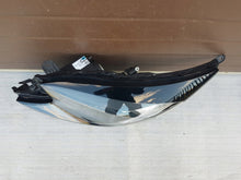 Laden Sie das Bild in den Galerie-Viewer, Frontscheinwerfer Toyota Aygo X 0H-31 Links Scheinwerfer Headlight SCH9176781018wn