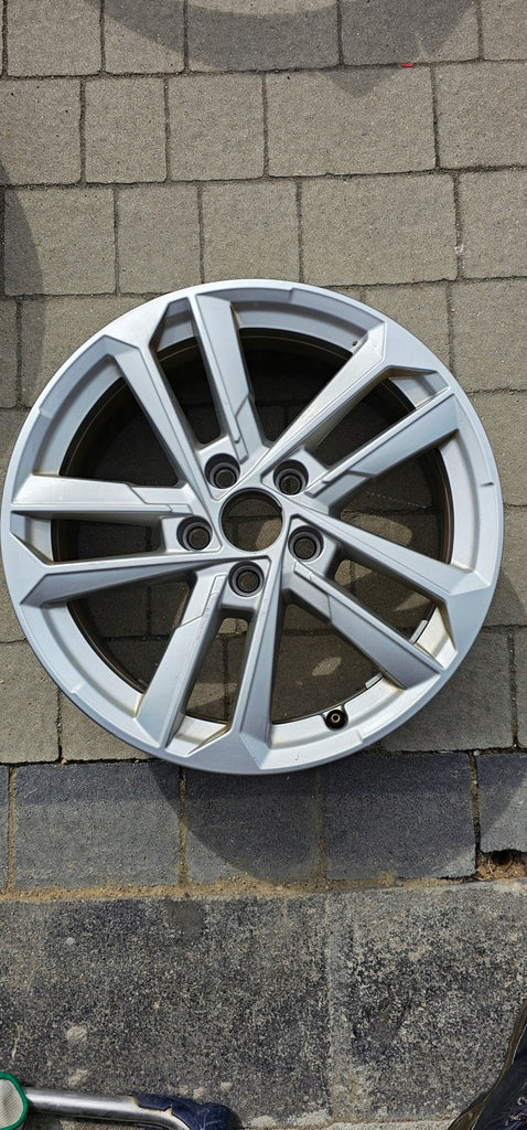 1x Alufelge 17 Zoll 6.5" 5x112 43ET Glanz Silber 8Y0601025L Audi A3 Rim Wheel