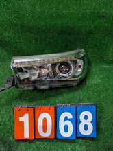 Load image into Gallery viewer, Frontscheinwerfer Toyota Hilux VIII Links Scheinwerfer Headlight SCH8051231135jo