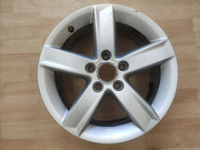 Load image into Gallery viewer, 1x Alufelge 16 Zoll 7.0&quot; 5x112 46ET Glanz Silber 8K0071496A Audi A4 B8 Rim Wheel