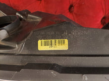 Laden Sie das Bild in den Galerie-Viewer, Frontscheinwerfer Ford Fiesta I Rechts Scheinwerfer Headlight SCH4628169669jh