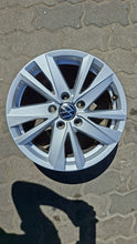 Laden Sie das Bild in den Galerie-Viewer, 1x Alufelge 16 Zoll 6.5" 5x112 48ET Glanz Silber 5TA601025Q VW Touran Rim Wheel FEL4611978901hy