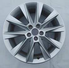 Laden Sie das Bild in den Galerie-Viewer, 1x Alufelge 17 Zoll 7.0&quot; 5x100 Schwarz 5JJ601025 Skoda Rapid Rim Wheel