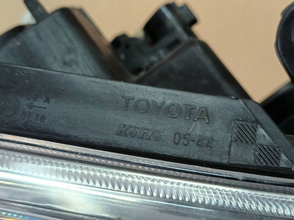 Frontscheinwerfer Toyota Avensis Rechts Scheinwerfer Headlight SCH7117469105ap
