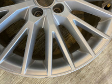 Laden Sie das Bild in den Galerie-Viewer, 1x Alufelge 18 Zoll 8.5" 5x112 50ET Glanz Silber 8S0601025D Audi Tt Rim Wheel FEL4830282912vi