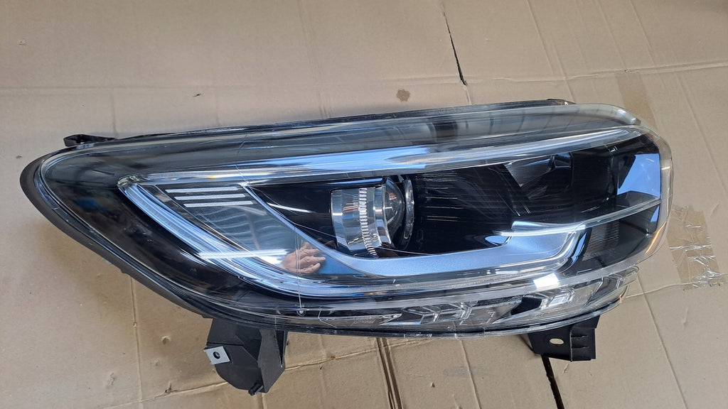 Frontscheinwerfer Renault Kadjar 260104607R Rechts Scheinwerfer Headlight