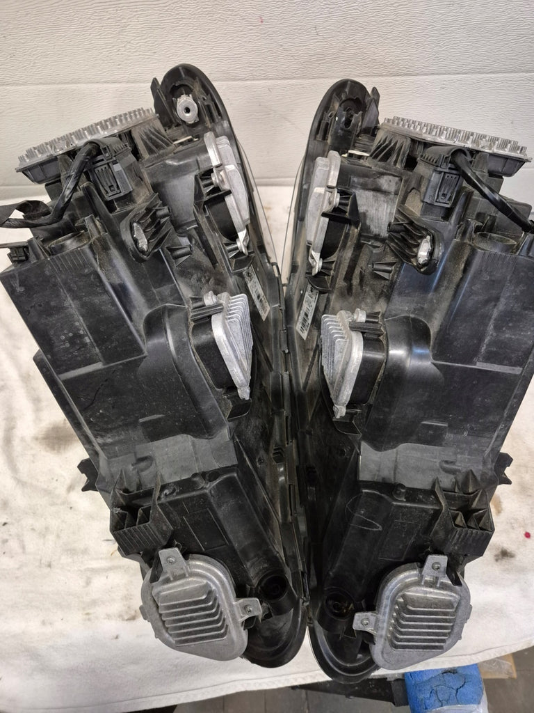 Frontscheinwerfer BMW X1 F48 7472219 7472220 Ein Satz Scheinwerfer Headlight SCH6899003042su