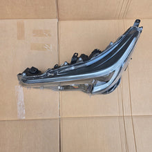 Laden Sie das Bild in den Galerie-Viewer, Frontscheinwerfer Toyota Corolla 8115002X10 Links Scheinwerfer Headlight SCH6204201299ja