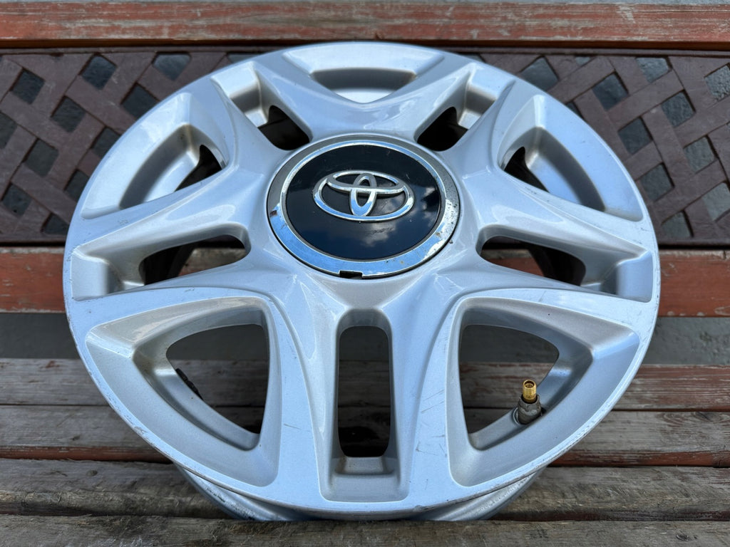 1x Alufelge 15 Zoll 5.0" 4x100 39ET Toyota Yaris Rim Wheel FEL8902203503ow