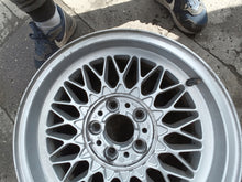 Laden Sie das Bild in den Galerie-Viewer, 1x Alufelge 16 Zoll 5x112 Glanz BMW E24 E23 E34 Rim Wheel FEL9972473599cp