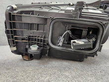 Laden Sie das Bild in den Galerie-Viewer, Frontscheinwerfer Mercedes-Benz W206 A2069063605 LED Rechts Headlight SCH7092777594ie