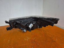 Laden Sie das Bild in den Galerie-Viewer, Frontscheinwerfer Toyota Hilux VIII 81110-0KU80 Rechts Scheinwerfer Headlight SCH6939641873cr