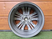 Load image into Gallery viewer, 1x Alufelge 17 Zoll 6.5" 5x114.3 51ET Glanz Graphit 52910-2Y650 Hyundai Ix35 FEL4215474821km
