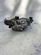 Laden Sie das Bild in den Galerie-Viewer, Frontscheinwerfer Mazda 6 SHN1045 Links Scheinwerfer Headlight SCH2568860969na