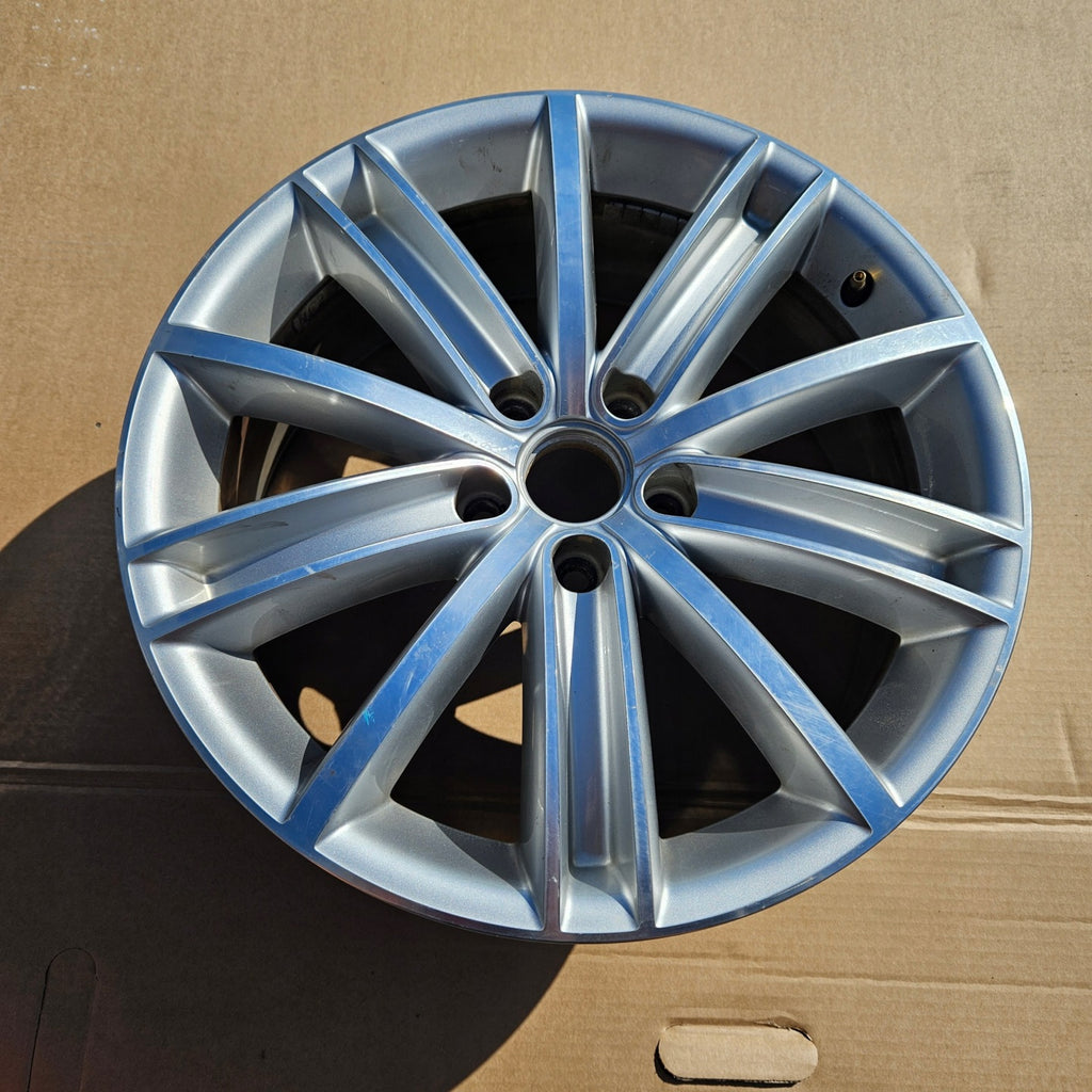 1x Alufelge 18 Zoll 7.0" 5x112 43ET Glanz Silber 5N0601025AF VW Tiguan Rim Wheel FEL8941840427kg