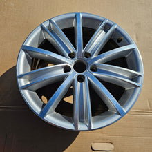 Laden Sie das Bild in den Galerie-Viewer, 1x Alufelge 18 Zoll 7.0" 5x112 43ET Glanz Silber 5N0601025AF VW Tiguan Rim Wheel FEL8941840427kg