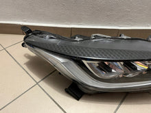 Laden Sie das Bild in den Galerie-Viewer, Frontscheinwerfer Toyota 4 Yaris Full LED Rechts Scheinwerfer Headlight SCH2442233439ct