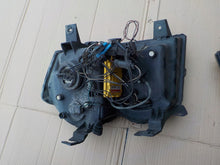 Laden Sie das Bild in den Galerie-Viewer, Frontscheinwerfer Jeep Grand Cherokee III Wh Wk Ein Stück (Rechts oder Links)