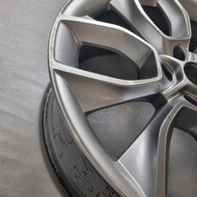Laden Sie das Bild in den Galerie-Viewer, 1x Alufelge 19 Zoll 8.0" 5x112 45ET Glanz Silber 57A601025Q Skoda Karoq FEL4260052593vj