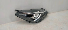 Laden Sie das Bild in den Galerie-Viewer, Frontscheinwerfer Toyota Yaris Rechts Scheinwerfer Headlight SCH8322214023wi