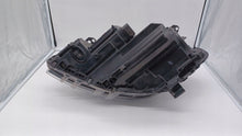 Laden Sie das Bild in den Galerie-Viewer, Frontscheinwerfer Mercedes-Benz W246 W242 A2468207261MERC Rechts Headlight SCH8303202470rh