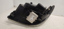 Laden Sie das Bild in den Galerie-Viewer, Frontscheinwerfer Mercedes-Benz Sprinter 906 A9068201061 Xenon Rechts Headlight SCH3906165131rw