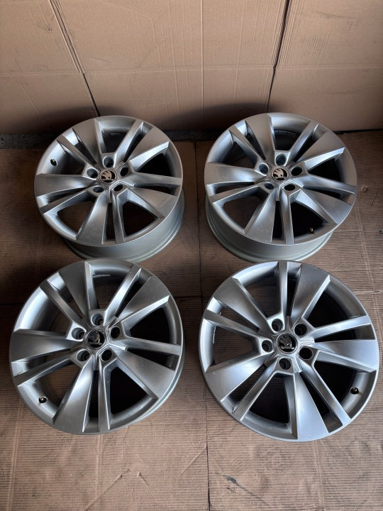 4x Alufelge 18 Zoll 7.0" 5x112 43ET Glanz Silber 565601025C Skoda Kodiaq FEL6766425053hb