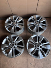 Load image into Gallery viewer, 4x Alufelge 18 Zoll 7.0" 5x112 43ET Glanz Silber 565601025C Skoda Kodiaq FEL6766425053hb