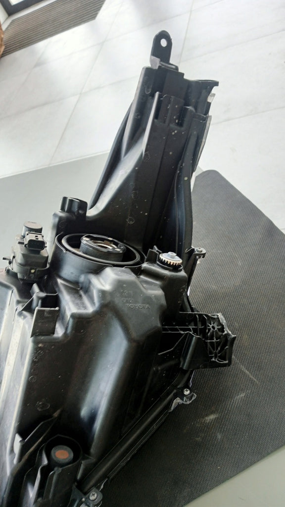 Frontscheinwerfer Toyota 4 Yaris 81130-K0060 LED Rechts Scheinwerfer Headlight