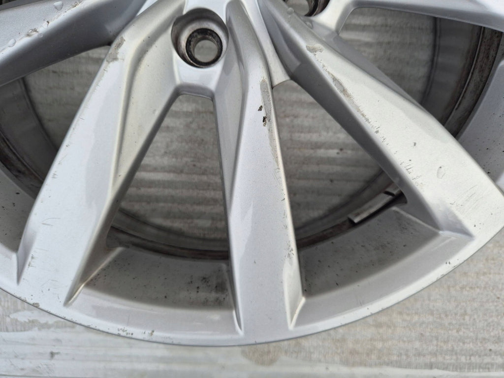 1x Alufelge 17 Zoll 6.0" 5x112 48ET Glanz Silber 5G0601025K VW Golf Vii FEL7130466235cy