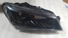 Load image into Gallery viewer, Frontscheinwerfer Skoda Superb III 3V1941016B 3V1941016 Xenon Rechts Headlight